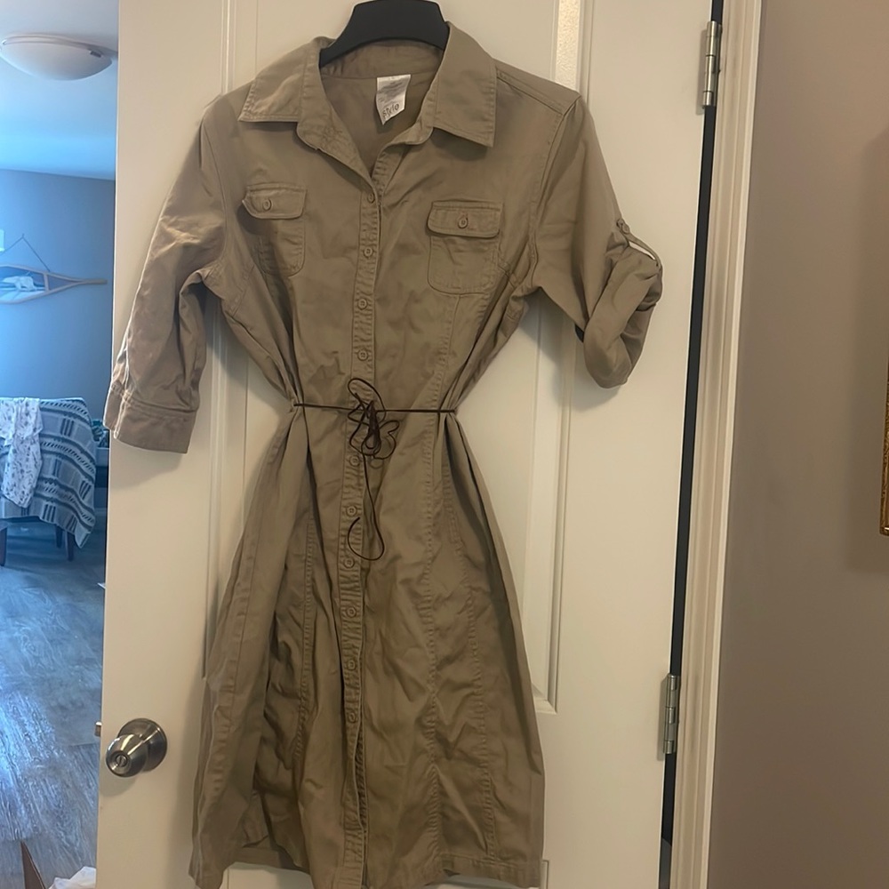 Beige button up dress size large.